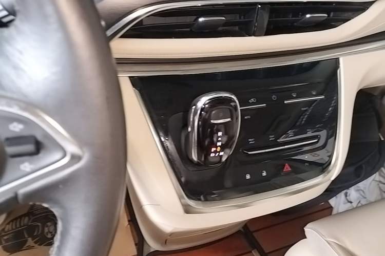 Used Buick GL8 2023 Facelifted Land Cruiser Executive Luxury Version Gear Lever
