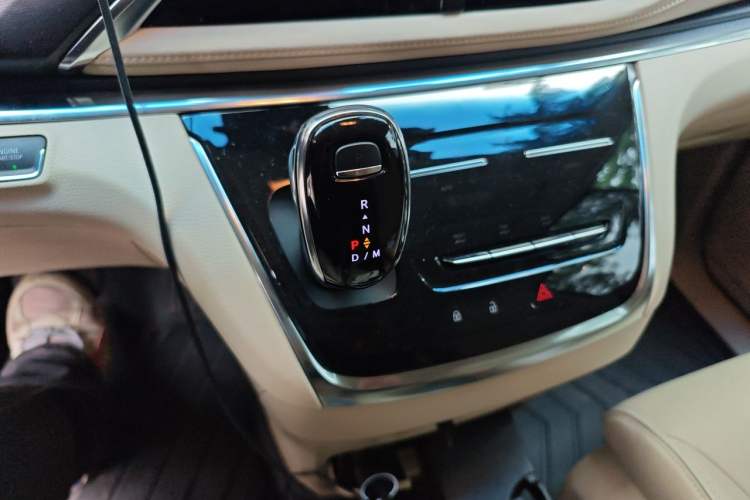 Used Buick GL8 2023 Facelifted Land Cruiser Executive Luxury Version Gear Lever