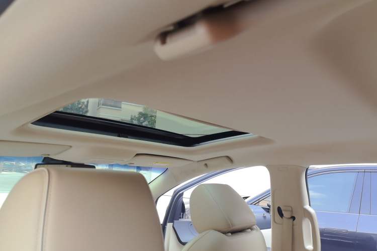 Used Buick GL8 2023 Facelifted Land Cruiser Executive Luxury Version Headliner