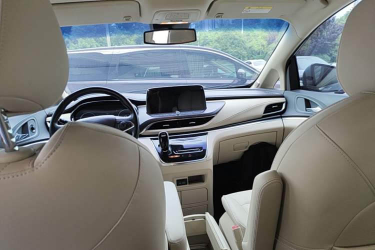 Used Buick GL8 2023 Facelifted Land Cruiser Executive Luxury Version Headliner