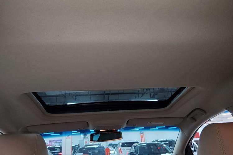 Used Buick GL8 2023 Facelifted Land Cruiser Executive Luxury Version Headliner