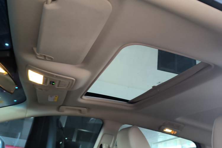 Used Buick GL8 2023 Facelifted Land Cruiser Executive Luxury Version Headliner