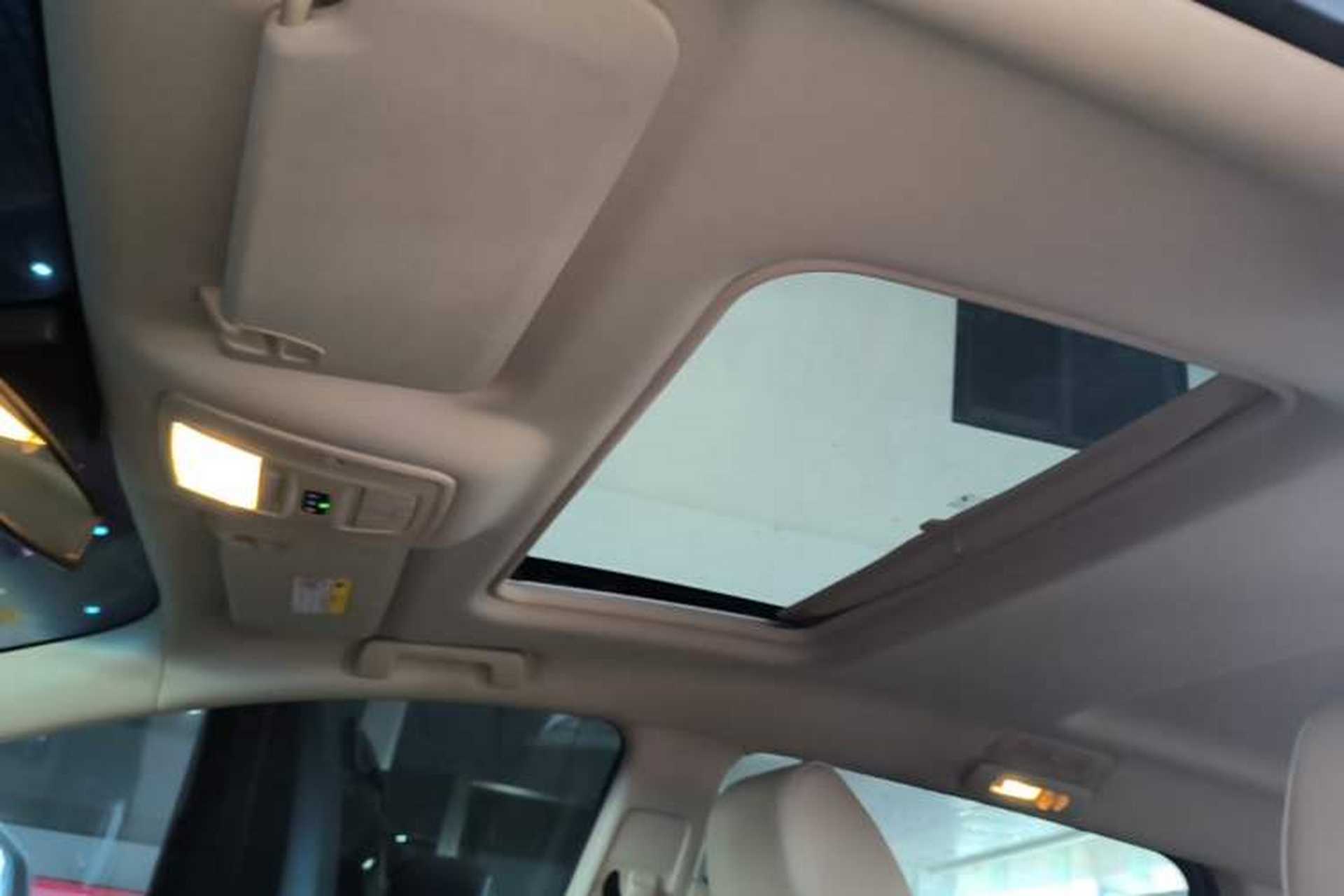 Used Buick GL8 2023 Facelifted Land Cruiser Executive Luxury Version Headliner