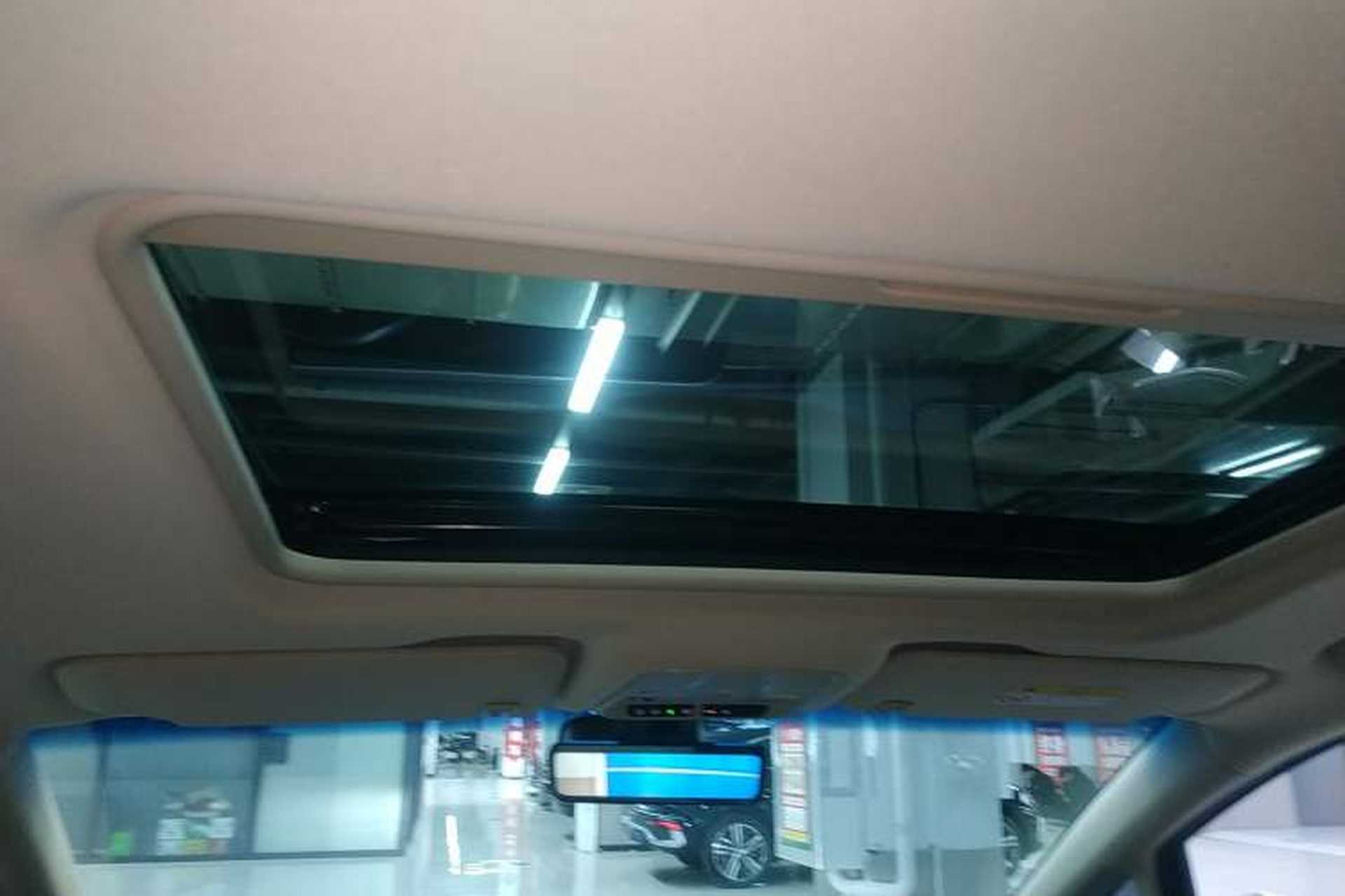 Used Buick GL8 2023 ES Lu Zun Deluxe Model Headliner