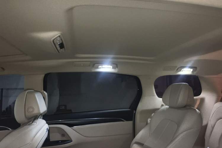 Used Buick GL8 2023 ES Lu Zun Deluxe Model Headliner