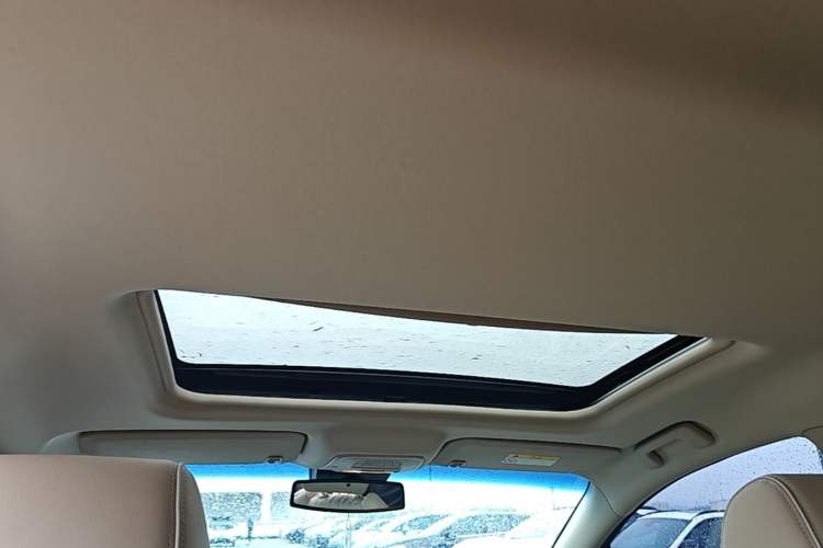 Used Buick GL8 2023 Facelifted Land Cruiser Executive Luxury Version Headliner