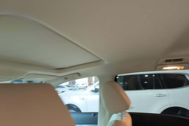 Used Buick GL8 2023 Facelifted Land Cruiser Executive Luxury Version Headliner