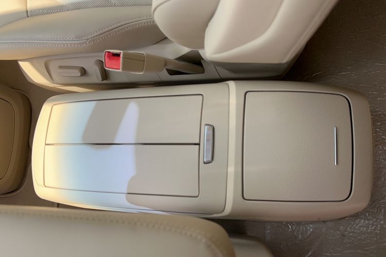 Used Buick GL8 2023 Land Business Class Smart Deluxe Model Interior 1