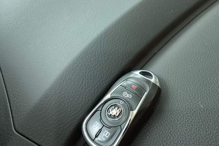 Used Buick GL8 2023 Facelifted Land Cruiser Executive Luxury Version Interior 1