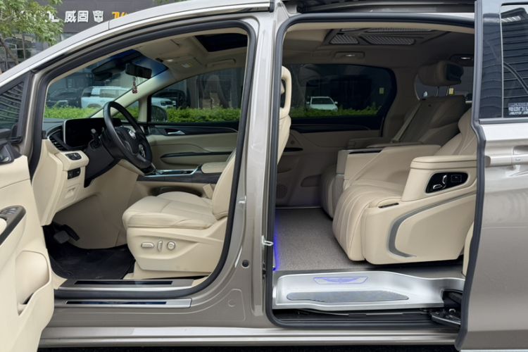 Used Buick GL8 2023 ES Lu Zun Deluxe Model Interior 3