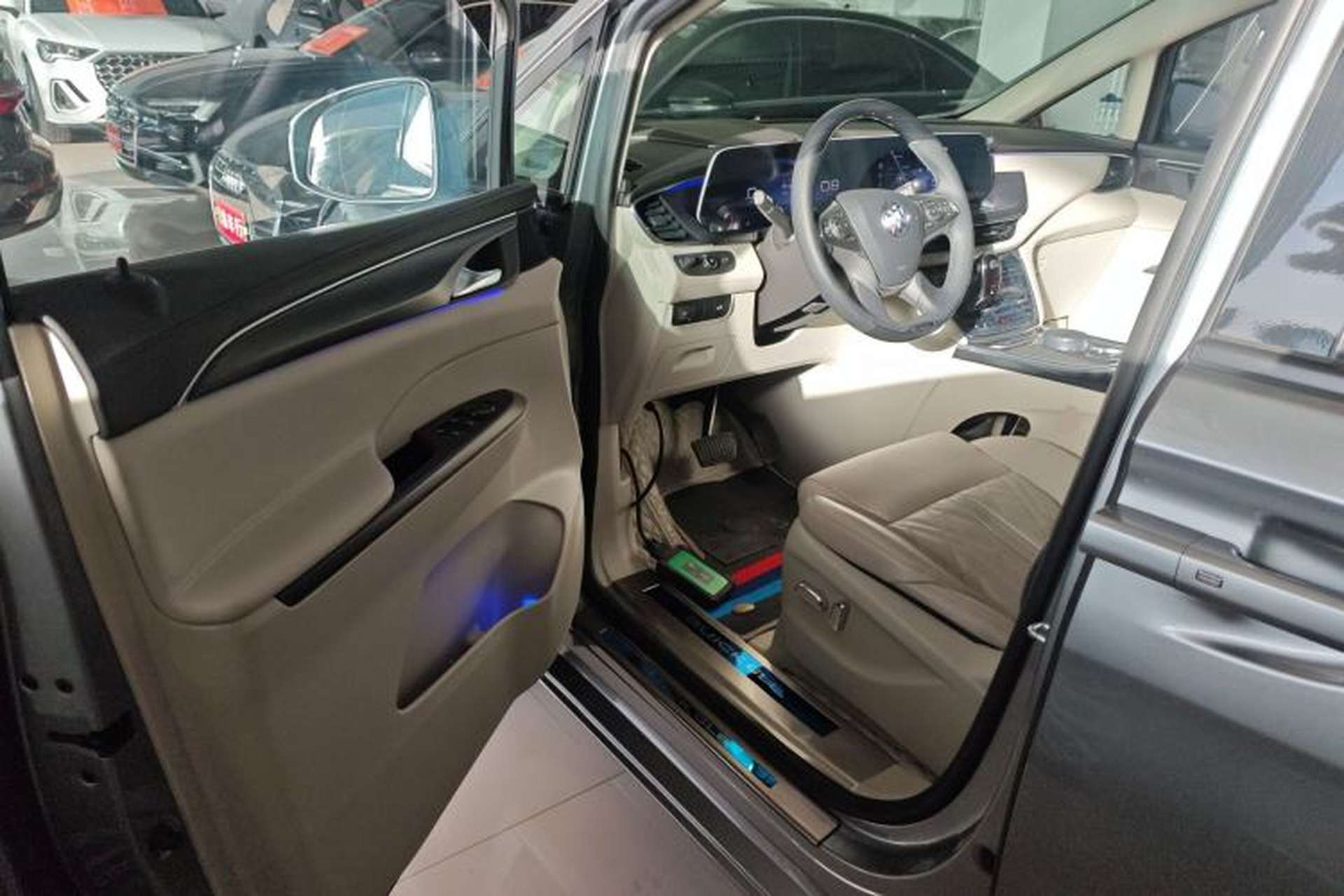 Used Buick GL8 2023 ES Lu Zun Comfort Model Interior 3