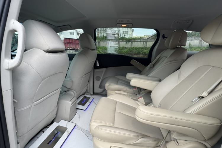 Used Buick GL8 2023 Land Executive Class Comfort Model Interior 3