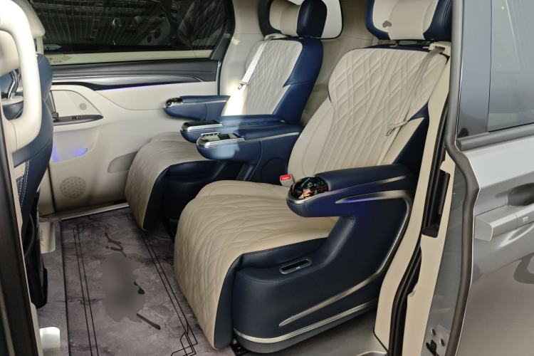 Used Buick GL8 2023 ES Lu Zun Comfort Model Interior 4