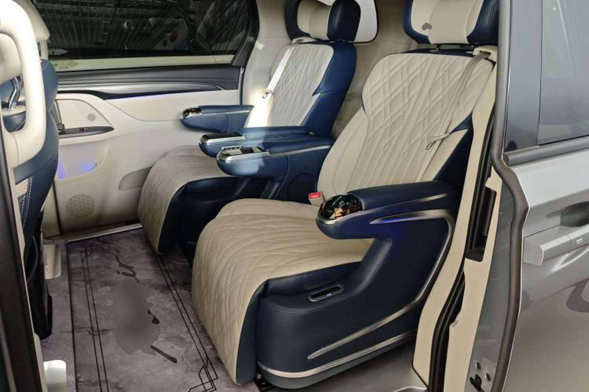 Used Buick GL8 2023 ES Lu Zun Comfort Model Interior 4