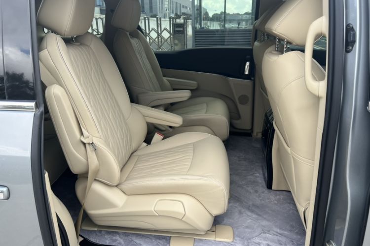 Used Buick GL8 2023 Facelifted Land Cruiser Executive Luxury Version Interior 4