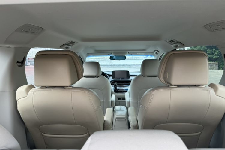 Used Buick GL8 2023 Land Executive Class Comfort Model Interior 4