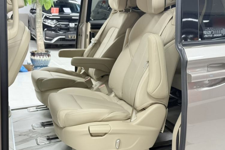 Used Buick GL8 2023 ES Lu Zun Deluxe Model Interior 4