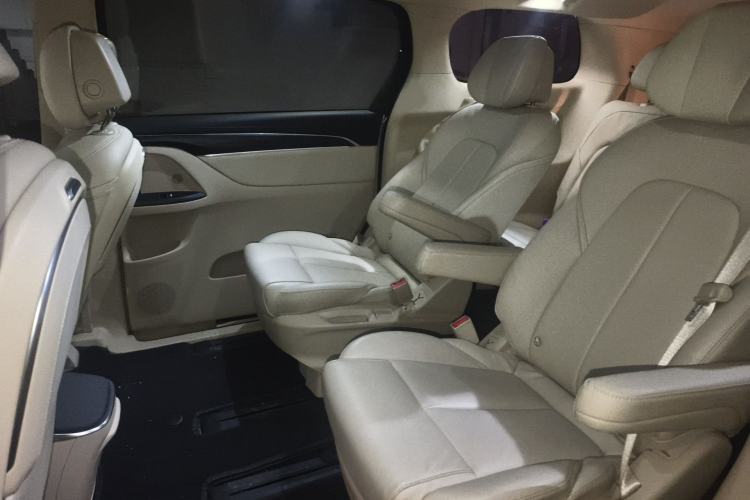 Used Buick GL8 2023 ES Lu Zun Deluxe Model Interior 4