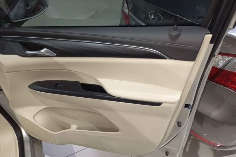 Used Buick GL8 2023 ES Lu Zun Deluxe Model Interior 5