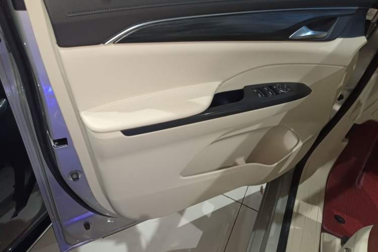 Used Buick GL8 2023 ES Lu Zun Deluxe Model Interior 7