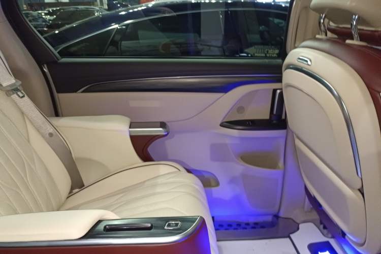 Used Buick GL8 2023 ES Lu Zun Deluxe Model Interior 8