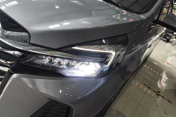 Used Buick GL8 2023 Facelifted Land Cruiser Executive Luxury Version Left Front Headlight