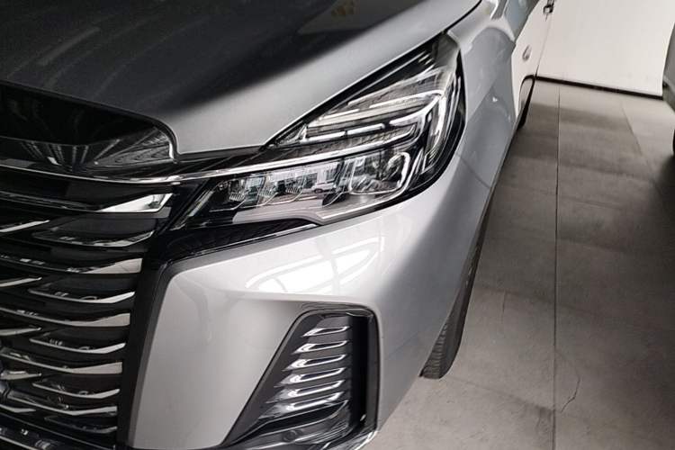 Used Buick GL8 2023 Facelifted Land Cruiser Executive Luxury Version Left Front Headlight