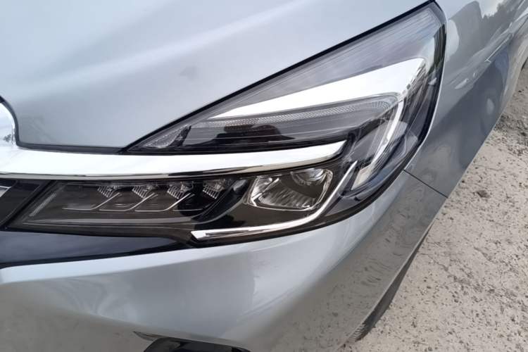 Used Buick GL8 2023 Facelifted Land Cruiser Executive Luxury Version Left Front Headlight