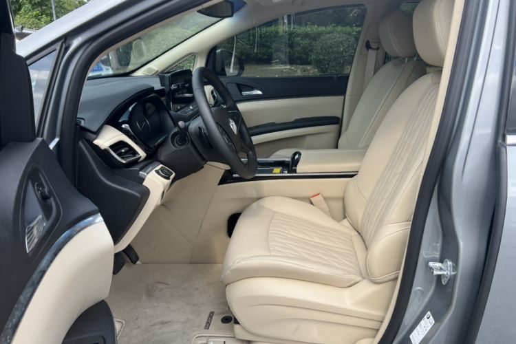 Used Buick GL8 2023 Facelifted Land Cruiser Executive Luxury Version Left Front Seat