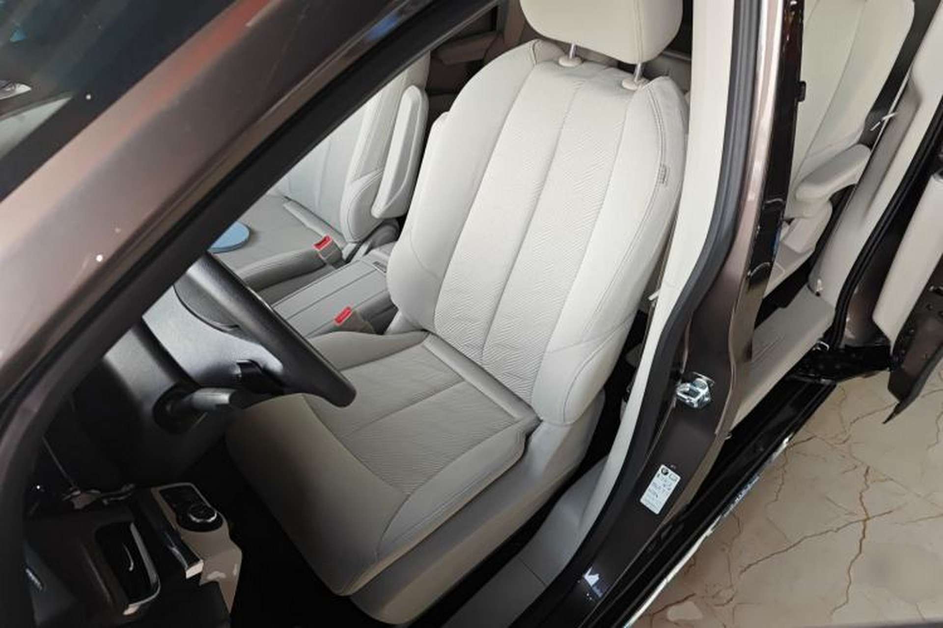 Used Buick GL8 2023 Land Executive Class Smart Enjoyment Model Left Front Seat