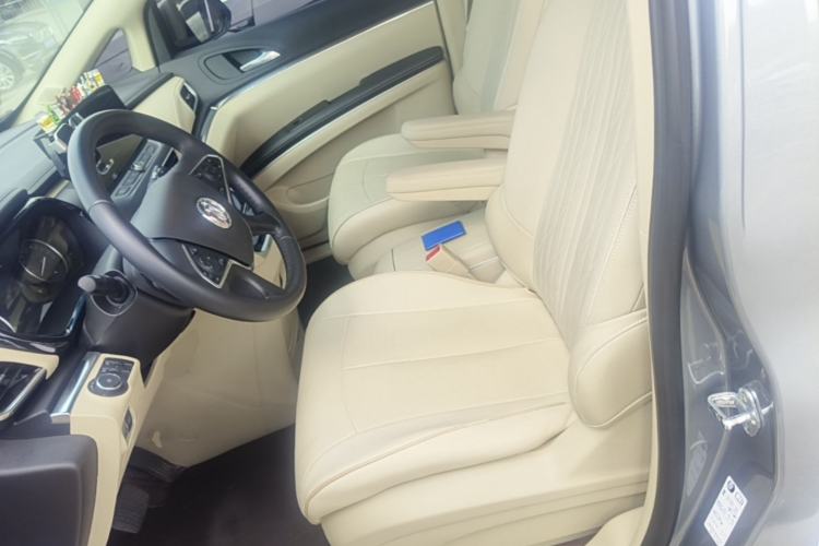 Used Buick GL8 2023 Facelifted Land Cruiser Executive Luxury Version Left Front Seat