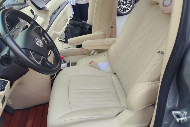 Used Buick GL8 2023 Facelifted Land Cruiser Executive Luxury Version Left Front Seat