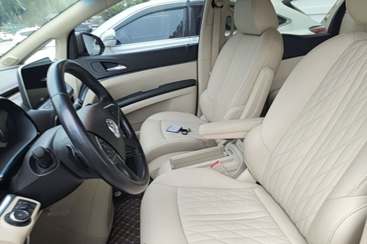 Used Buick GL8 2023 Facelifted Land Cruiser Executive Luxury Version Left Front Seat