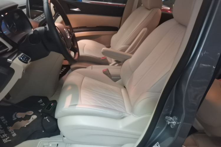 Used Buick GL8 2023 Facelifted Land Cruiser Executive Luxury Version Left Front Seat