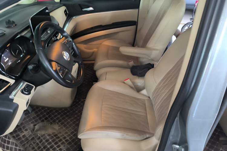 Used Buick GL8 2023 Facelifted Land Cruiser Executive Luxury Version Left Front Seat
