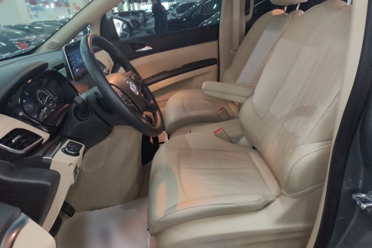 Used Buick GL8 2023 Facelifted Land Cruiser Executive Luxury Version Left Front Seat