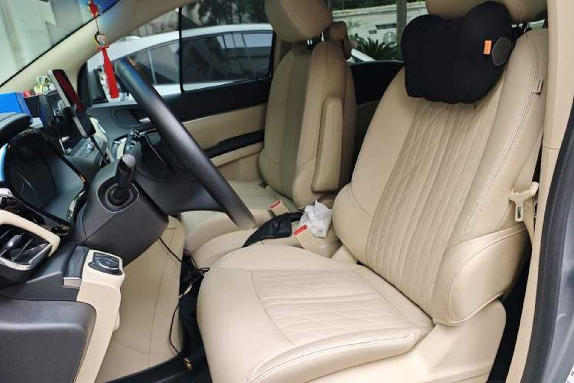 Used Buick GL8 2023 Facelifted Land Cruiser Executive Luxury Version Left Front Seat