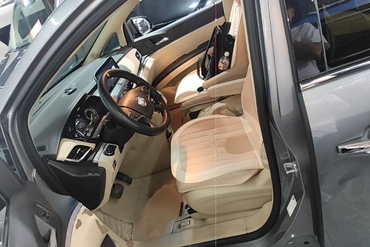 Used Buick GL8 2023 Facelifted Land Cruiser Executive Luxury Version Left Front Seat