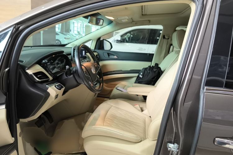 Used Buick GL8 2023 Facelifted Land Cruiser Executive Luxury Version Left Front Seat