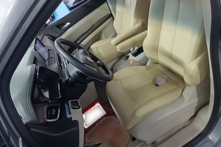 Used Buick GL8 2023 Land Executive Class Comfort Model Left Front Seat