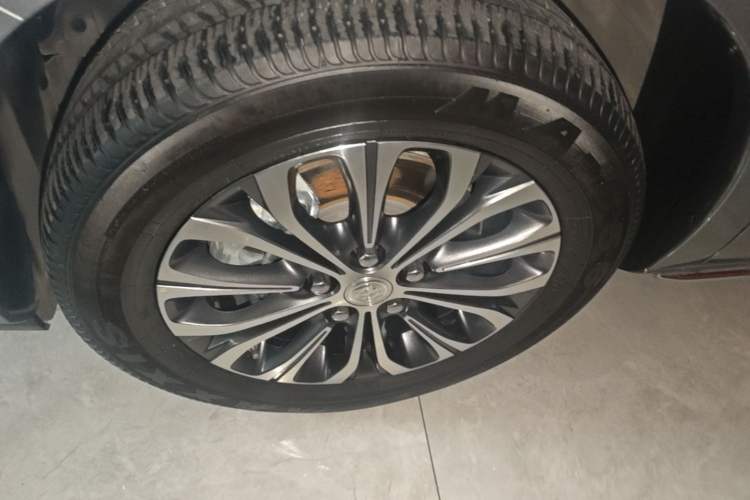 Used Buick GL8 2023 Land Executive Class 652T Luxury Model Left Front Wheel Hub