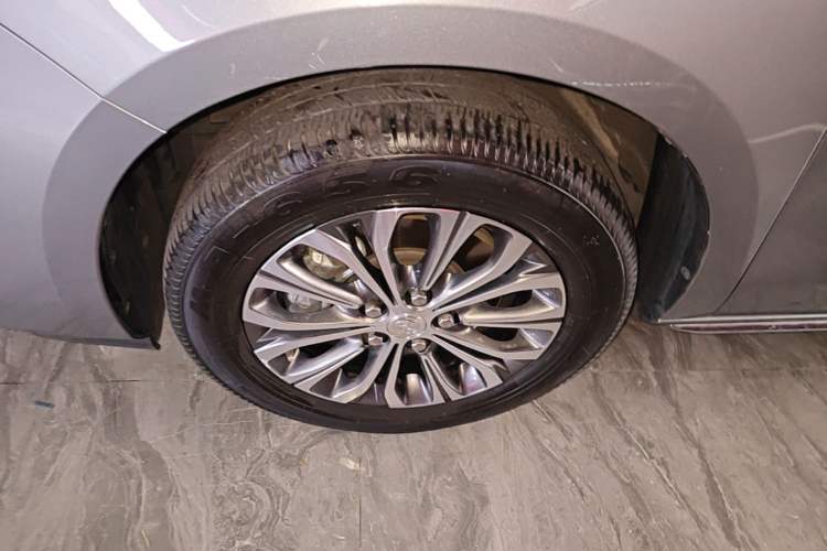 Used Buick GL8 2023 Land Executive Class Comfort Model Left Front Wheel Hub