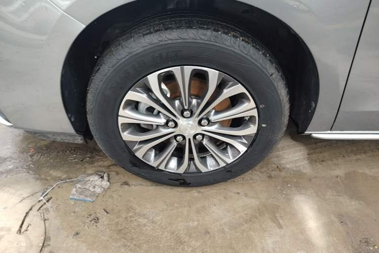 Used Buick GL8 2023 Land Executive Class 652T Luxury Model Left Front Wheel Hub