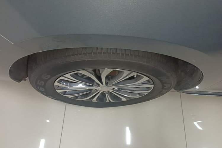 Used Buick GL8 2023 Land Executive Class Comfort Model Left Front Wheel Hub