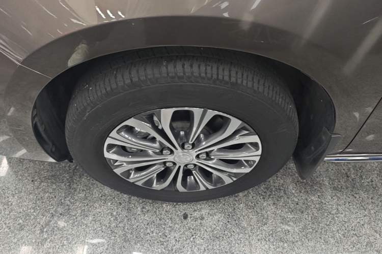 Used Buick GL8 2023 Land Executive Class Comfort Model Left Front Wheel Hub