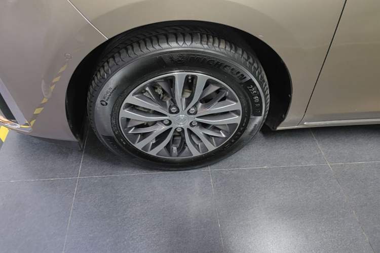 Used Buick GL8 2023 ES Lu Zun Deluxe Model Left Front Wheel Hub