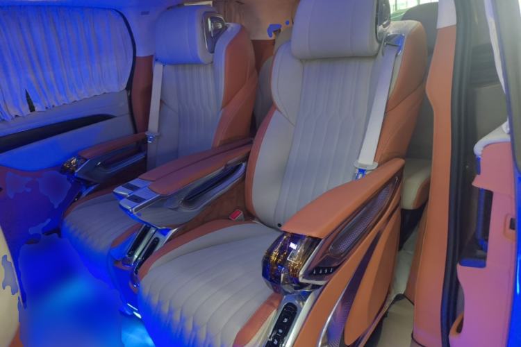 Used Buick GL8 2023 ES Lu Zun Comfort Model Left Rear Seat