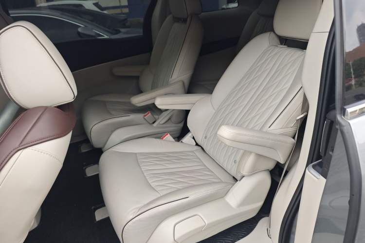 Used Buick GL8 2023 Land Executive Class 652T Luxury Model Left Rear Seat