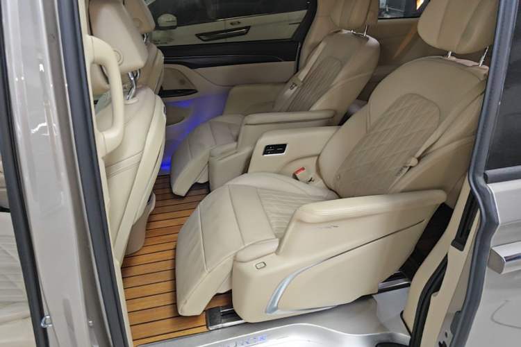 Used Buick GL8 2023 ES Lu Zun Luxury Model Left Rear Seat