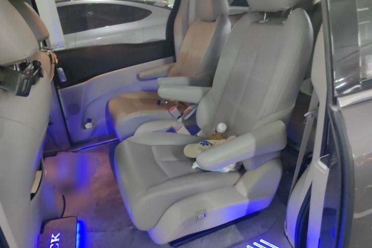 Used Buick GL8 2023 Land Executive Class Smart Enjoyment Model Left Rear Seat